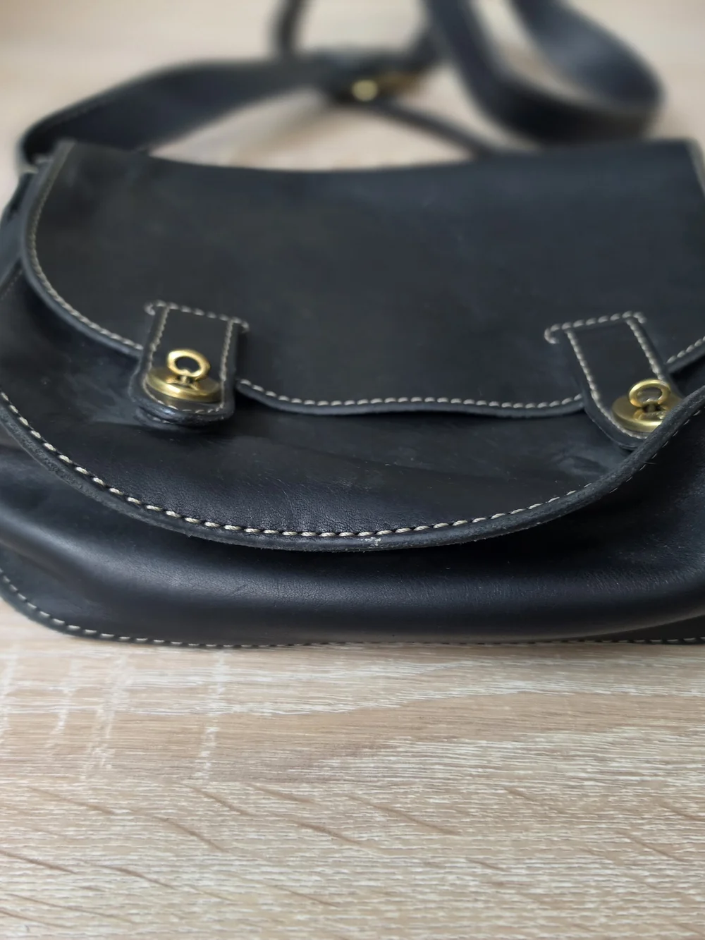 Fossil Black/ Gold Leather Saddle Bag Double Turn Lock Satchel Crossbody Purse